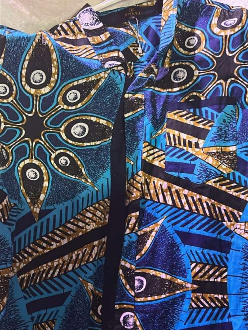 Stand Out in Style – African-Inspired Shirt !
